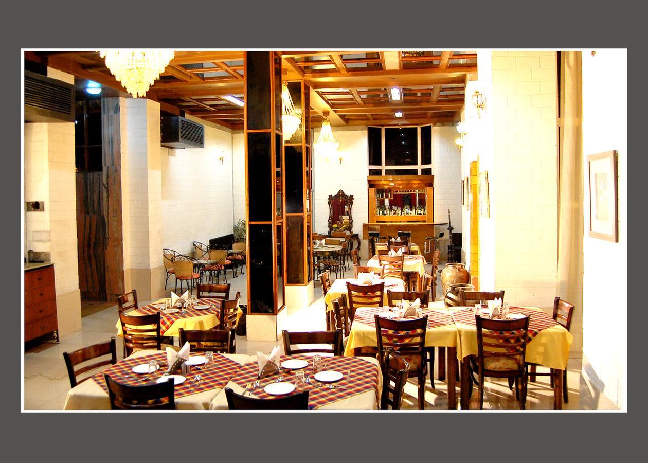 Hotel Out Town 마날리 외부 사진